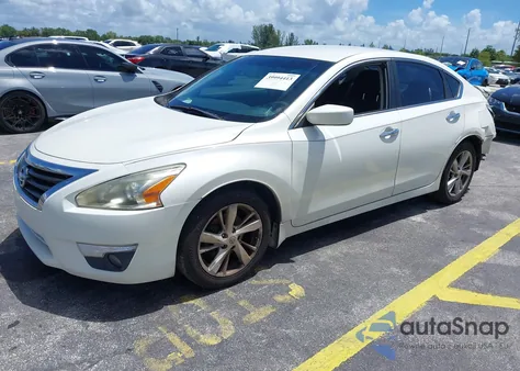2015 Nissan Altima 2.5 Sv z USA, uszkodzony, nr VIN 1N4AL3AP2FC196271